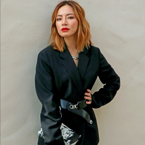 MEET YOUR SELLER! This is me in a nutshell ๐ - Picture 1 of 10